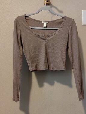 Bozzolo Long-Sleeve Ribbed Cropped Top in Taupe